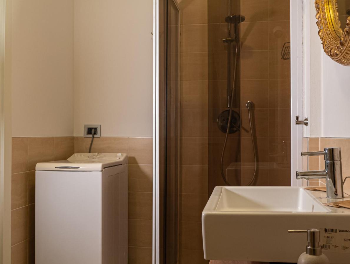 Maison Blanche: Appartamento Elegante Con Parcheggio Privato Mantova Exterior photo