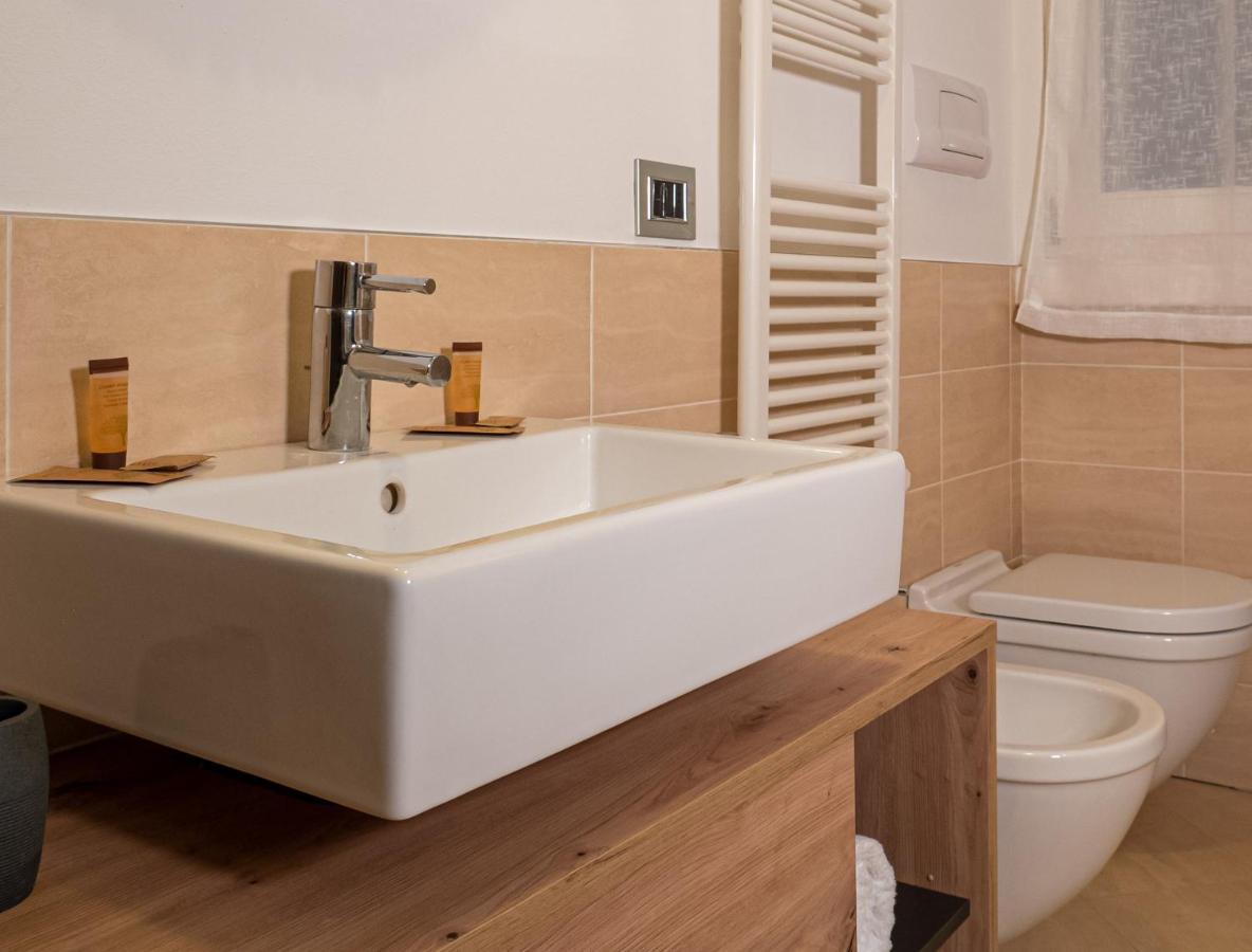Maison Blanche: Appartamento Elegante Con Parcheggio Privato Mantova Exterior photo
